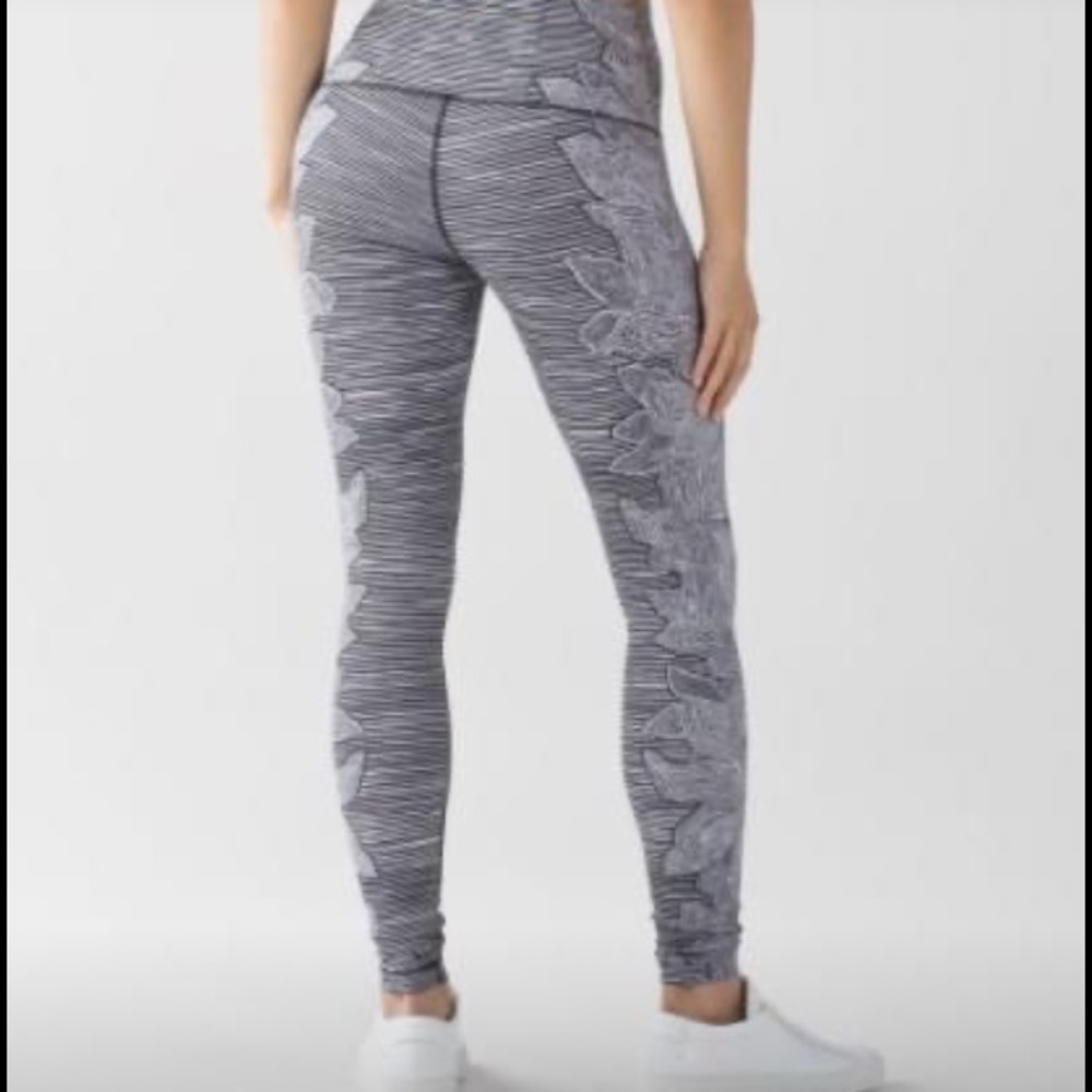 Super RARE, Wunder Under HR, size 8, 30” inseam
